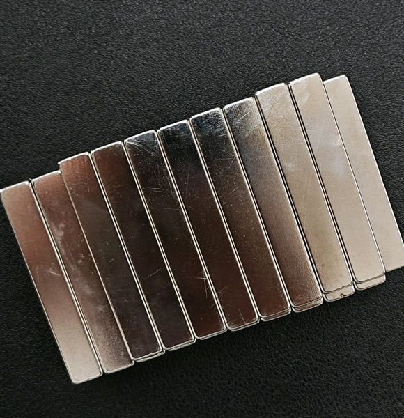 Nam Châm Mắt Mèo Chữ Nhật 10x60mm